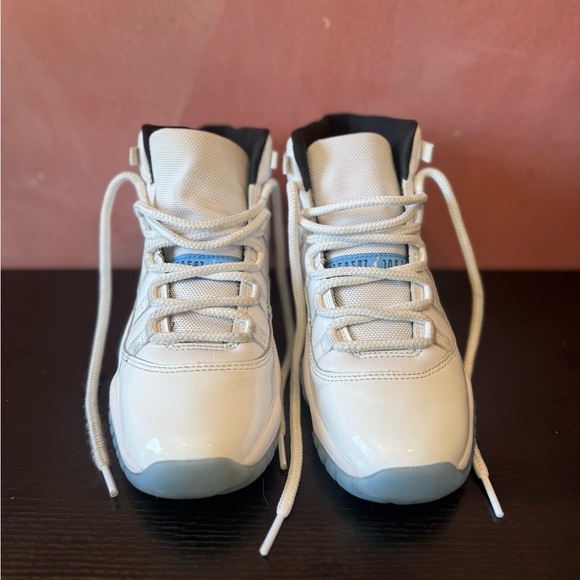 Jordan 11 Retro - Picture 1 of 3